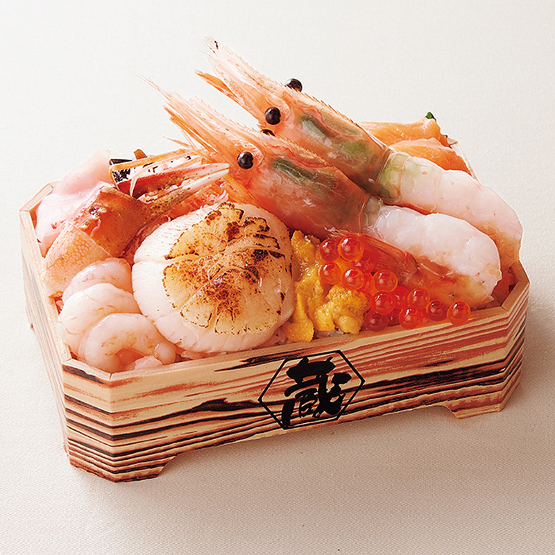 ［蔵］ジャンボ帆立とボタンエビの特選弁当