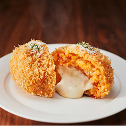 ［神戸コロッケ］チーズとろけるトマトリゾットコロッケ【池袋店舗お渡し】
