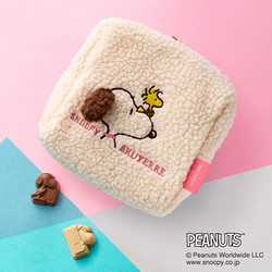 ［スヌーピー meets ブリュイエール］スヌーピー meets ブリュイエール　もこもこ刺繍ポーチ（オフホワイト）