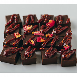 ［CocoChouChou（ココシュシュ）］ヴィーガン生チョコレート （ローズ＆ラズベリー）