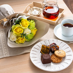 ［ホシファーム］フリルブーケ ホワイトイエローグリーン8本＆ホテルオークラスイーツアソート5個【送料込み】