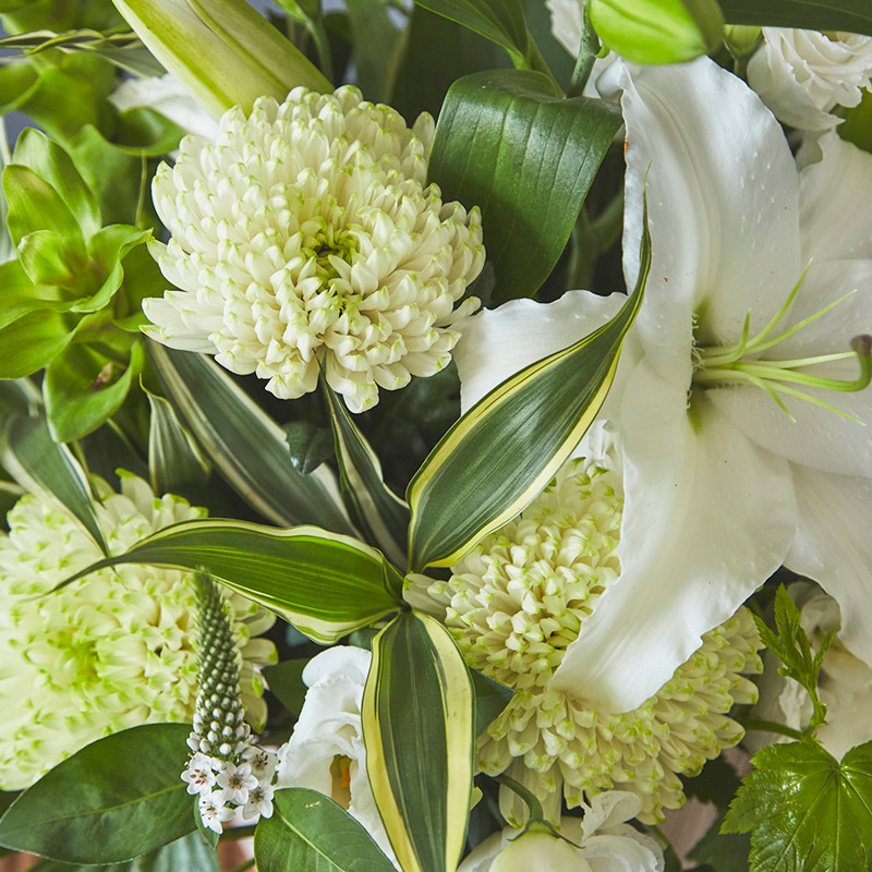 フラワーアレンジメントD D.STYLE flowers（ディー・スタイル フラワーズ）］＜お供え生花