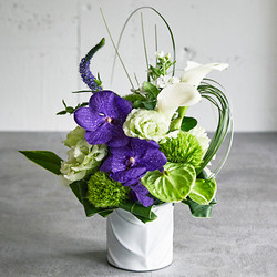 ［D.STYLE flowers（ディー・スタイル フラワーズ）］＜お供え生花アレンジメント＞白×パープル