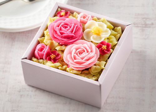 〈フラワーピクニックカフェ〉食べられるお花のミニボックスケーキ（Peach Pink）