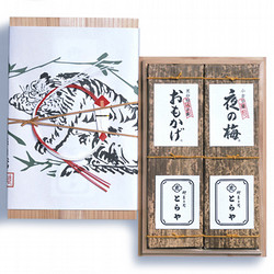 ［とらや］印籠杉箱入 大形羊羹２本入