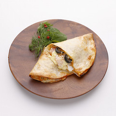 ［北野エース］proton DINING シーフードカルツォーネ