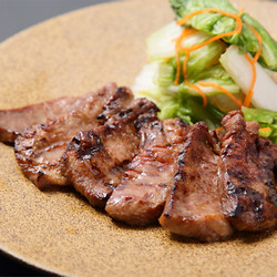 ［かたい信用 やわらかい肉 肉のいとう］肉厚牛たん塩・味噌食べくらべセット【送料込み】