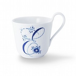 ［ロイヤル コペンハーゲン］ブルーフルーテッド プレイン アルファベットマグ E