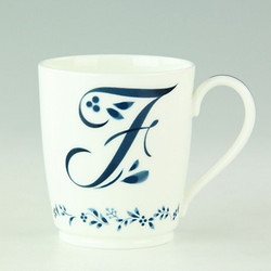 ［ノリタケ］アルファベットマグ F