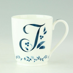 ［ノリタケ］アルファベットマグ J